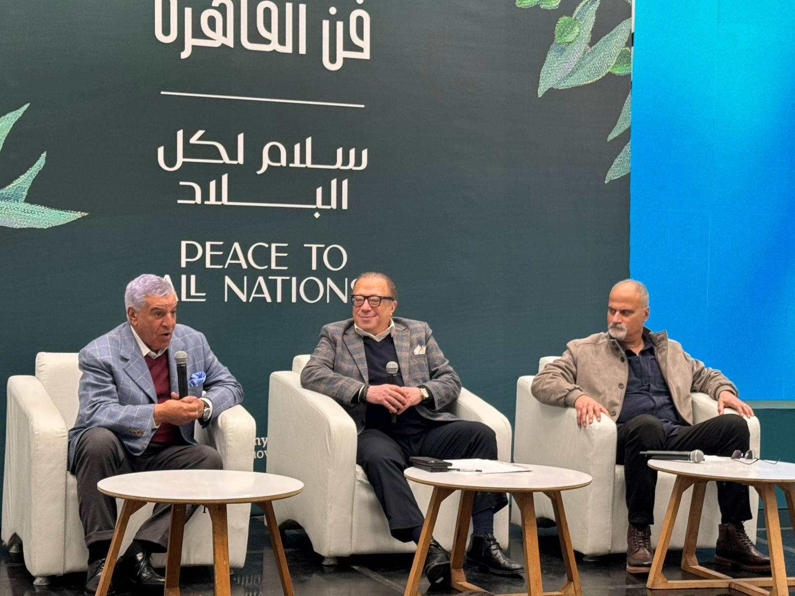 زاهي حواس يكشف كواليس فيديوهات مستر بيست في ندوة بـفن القاهرة